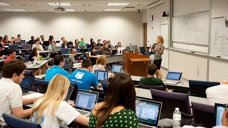 Law School Classes 24, tags: studierende und menschen mit - CC BY-SA